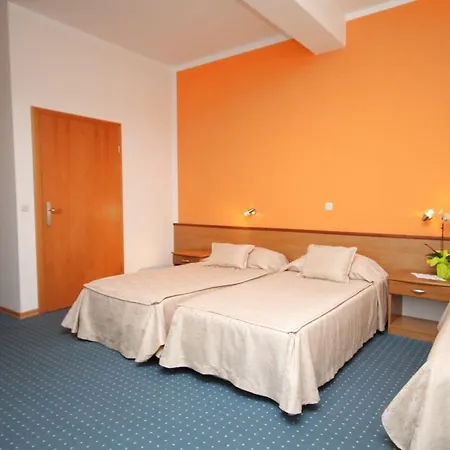 Triple Starigrad 3333a