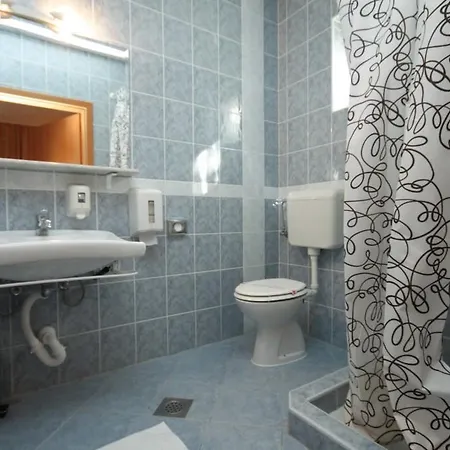 Triple Starigrad 3333a 4*